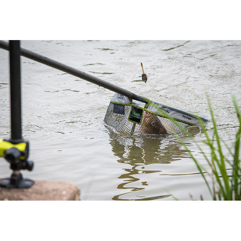 08_sacadera_matrix_carp_landing_net_rubberised_mesh.jpg